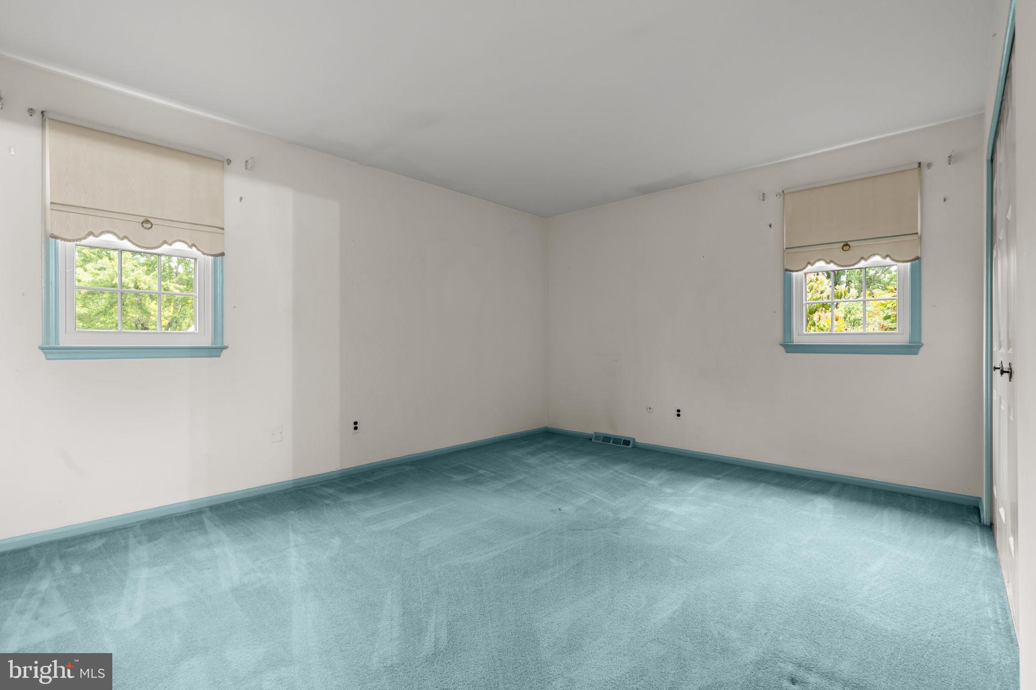 VILLAGE SHIRES - Residential