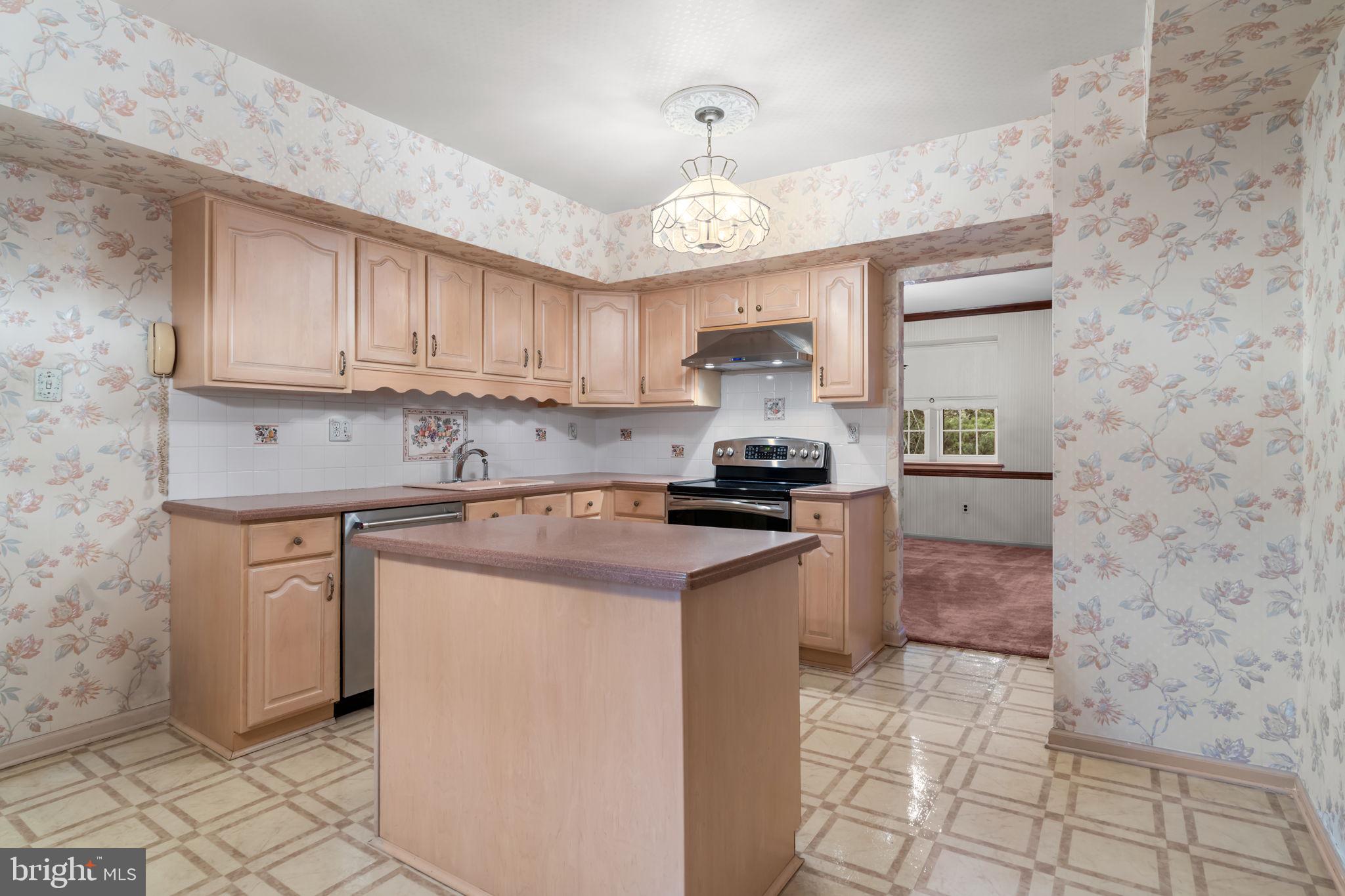 VILLAGE SHIRES - Residential