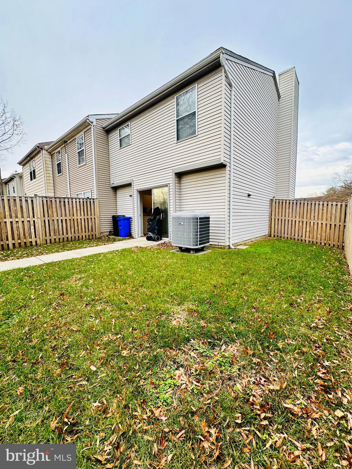 PRINCETON SQUARE - Residential Lease