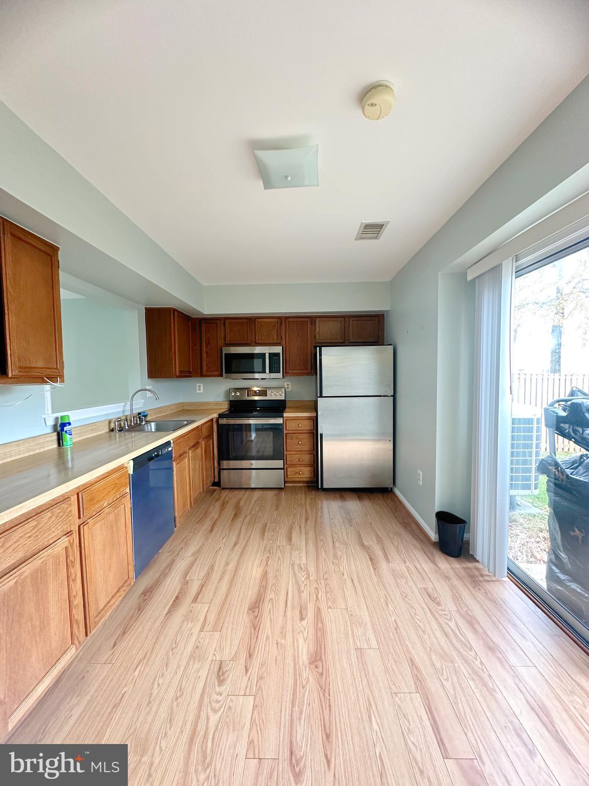 PRINCETON SQUARE - Residential Lease