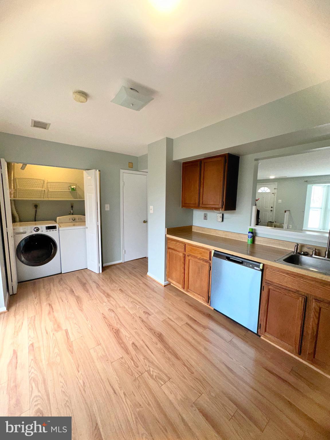 PRINCETON SQUARE - Residential Lease