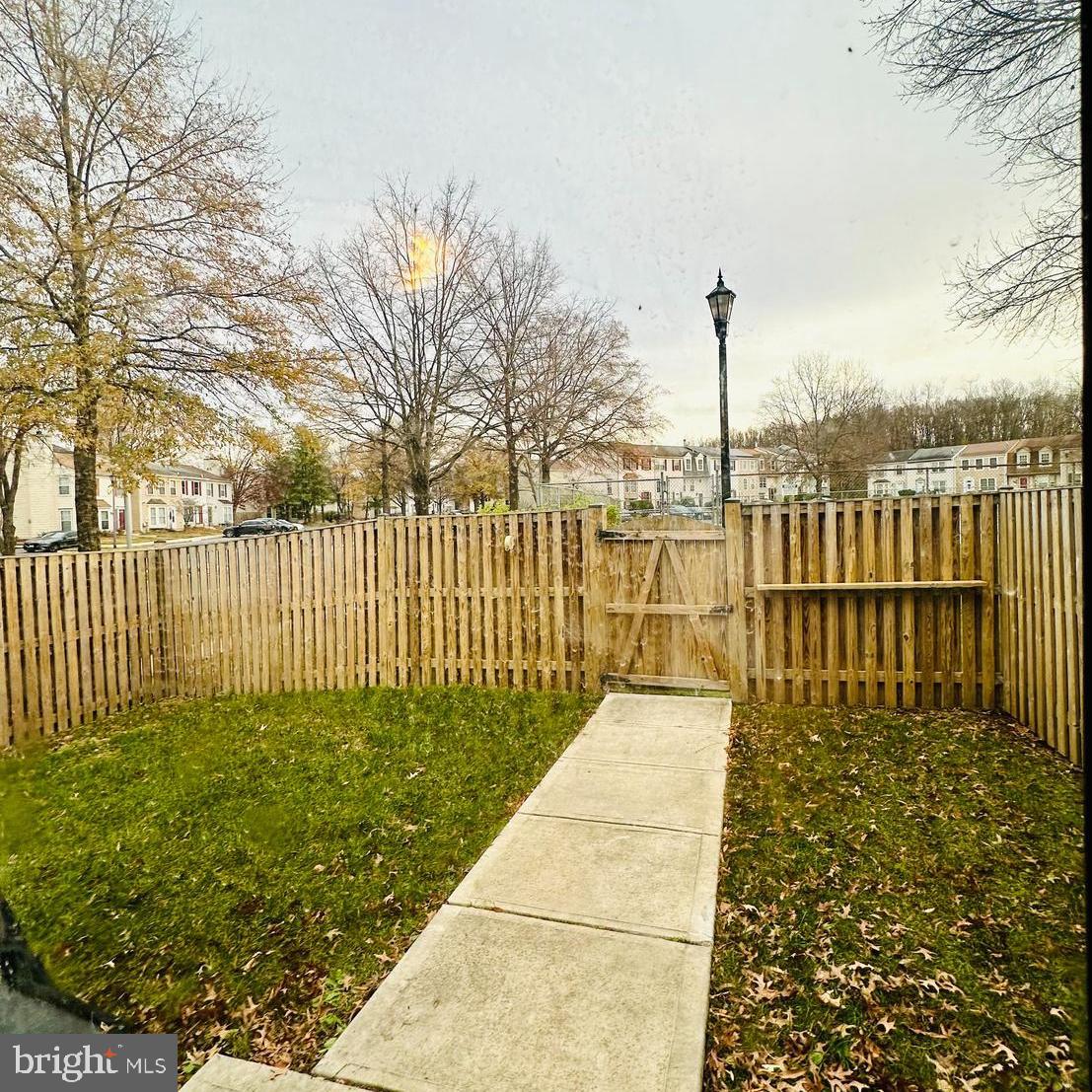 PRINCETON SQUARE - Residential Lease