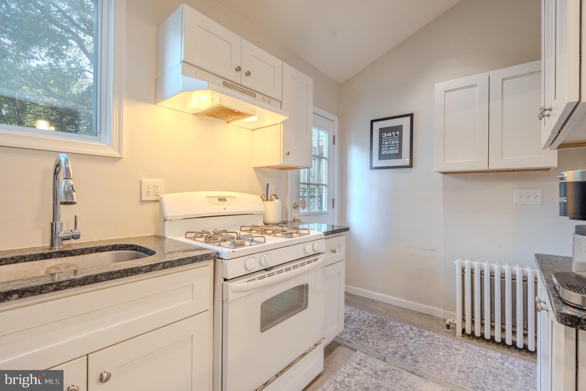 EAST FALLS - Residential