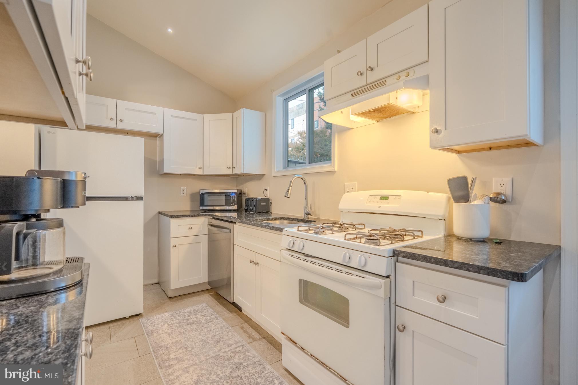 EAST FALLS - Residential