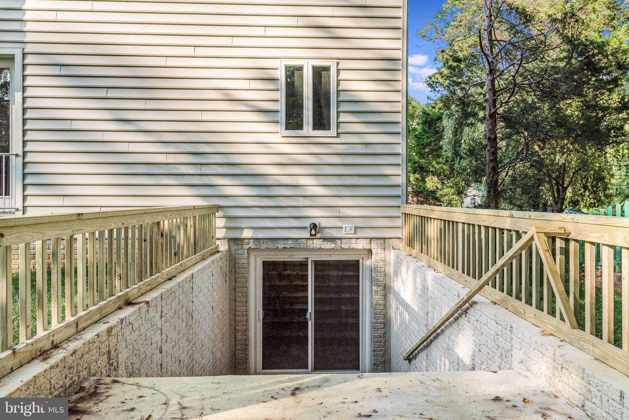 POWHATAN BEACH - Residential