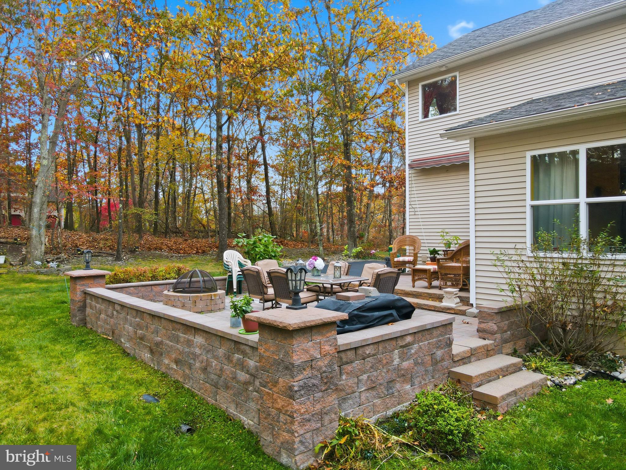 TWIN LAKE ESTATES - Residential