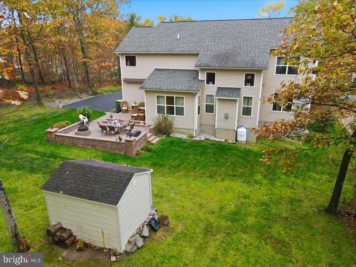 TWIN LAKE ESTATES - Residential