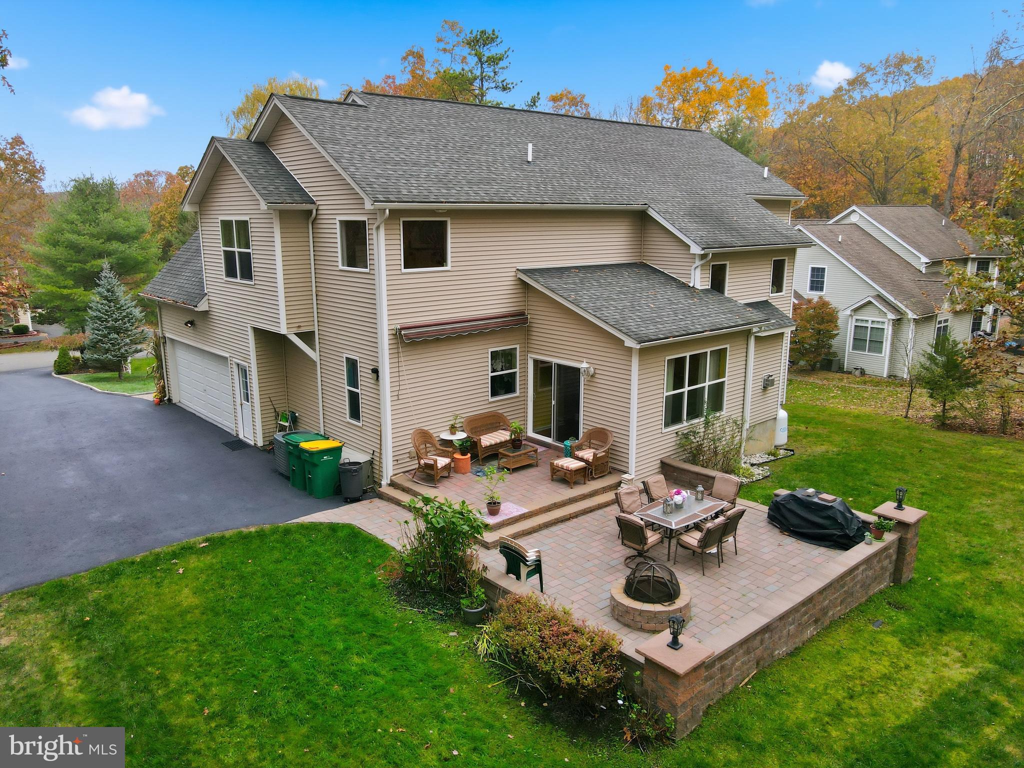 TWIN LAKE ESTATES - Residential