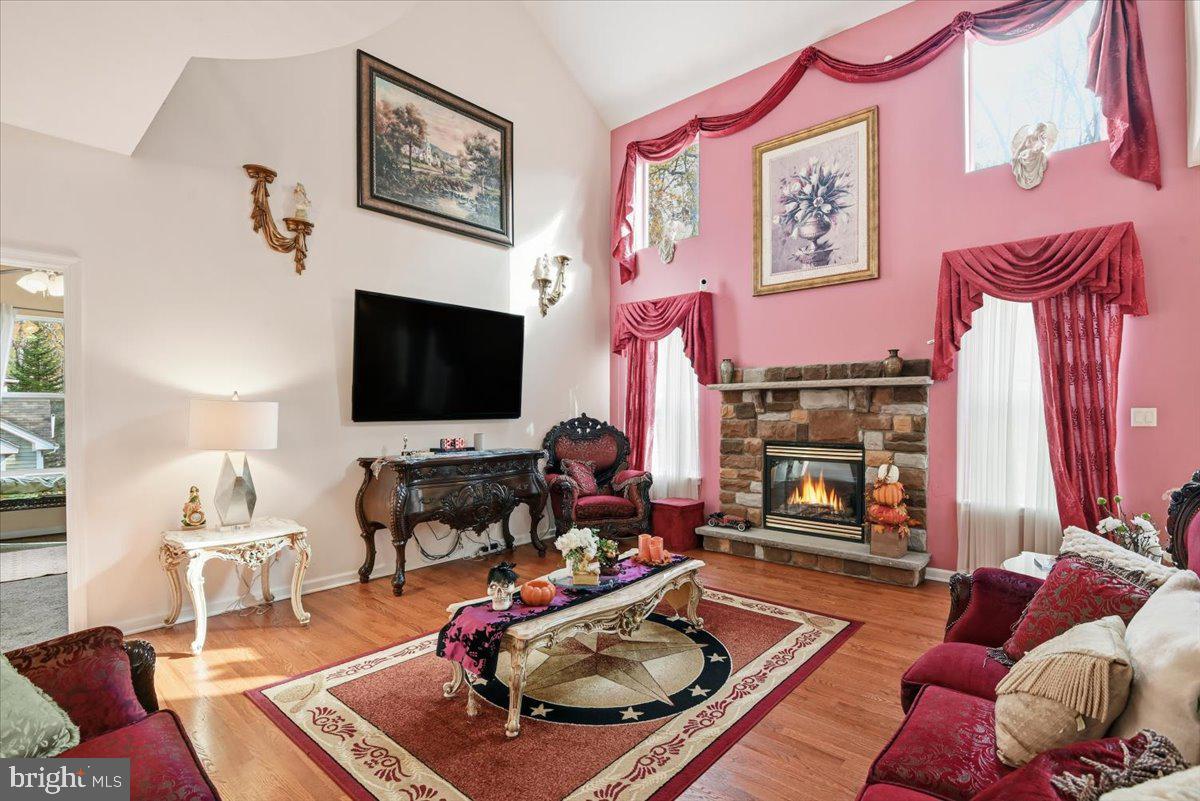 TWIN LAKE ESTATES - Residential