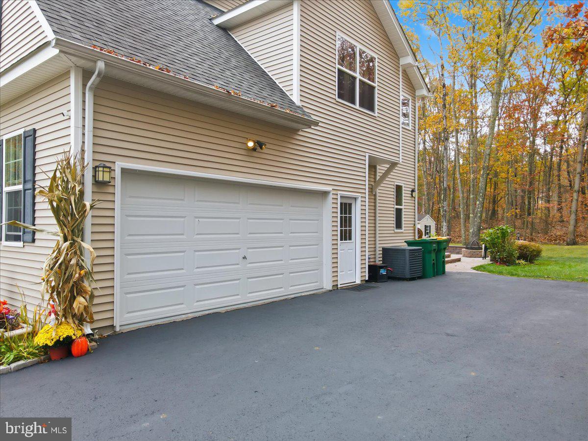 TWIN LAKE ESTATES - Residential