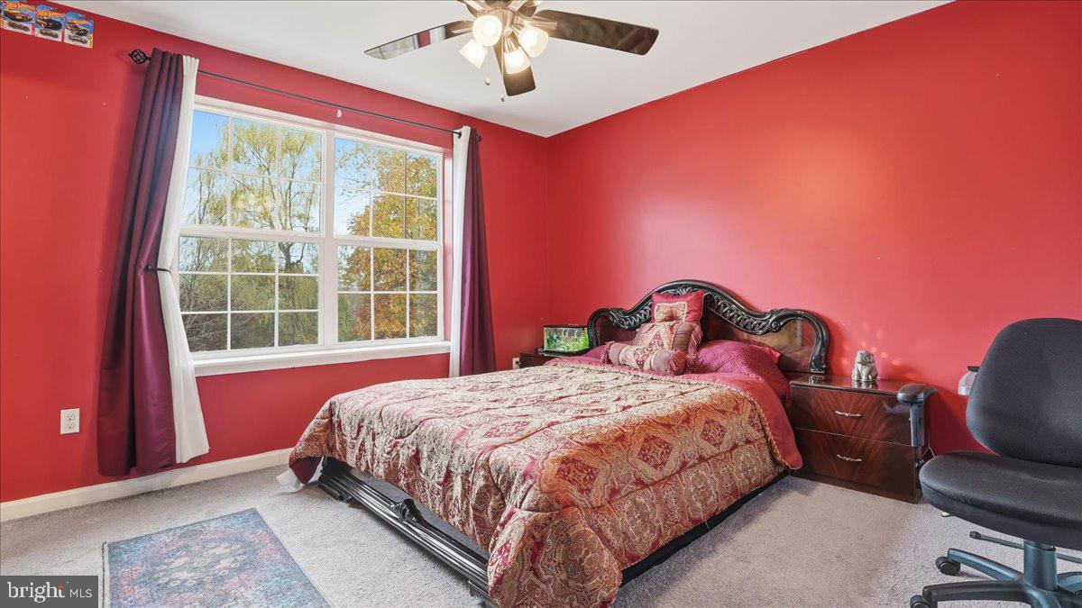 TWIN LAKE ESTATES - Residential