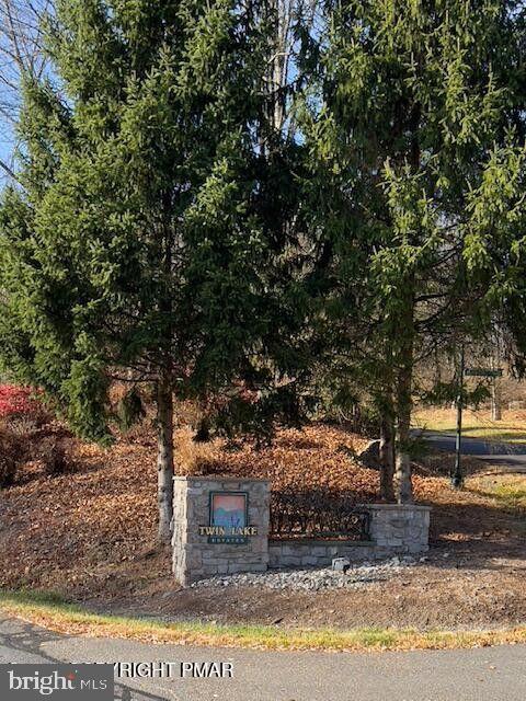 TWIN LAKE ESTATES - Residential