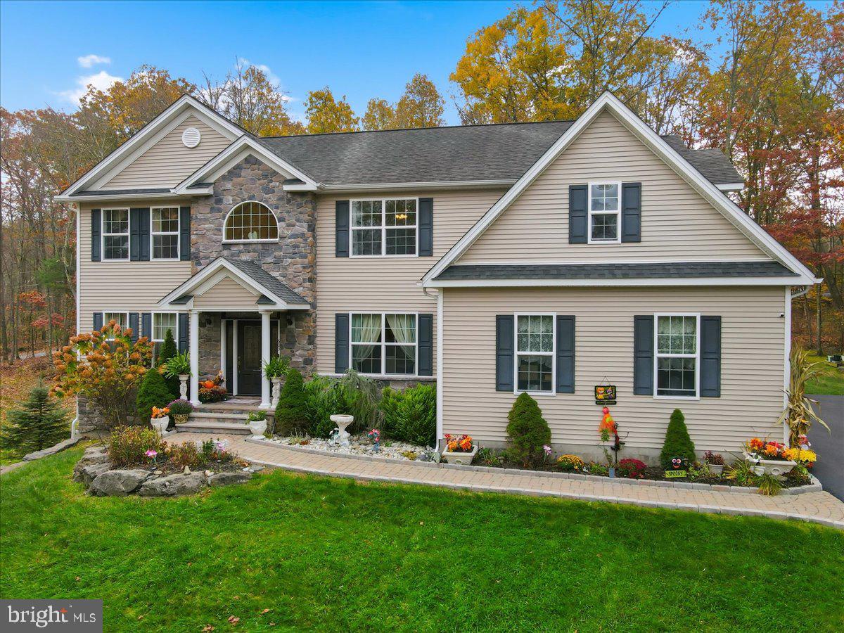 TWIN LAKE ESTATES - Residential