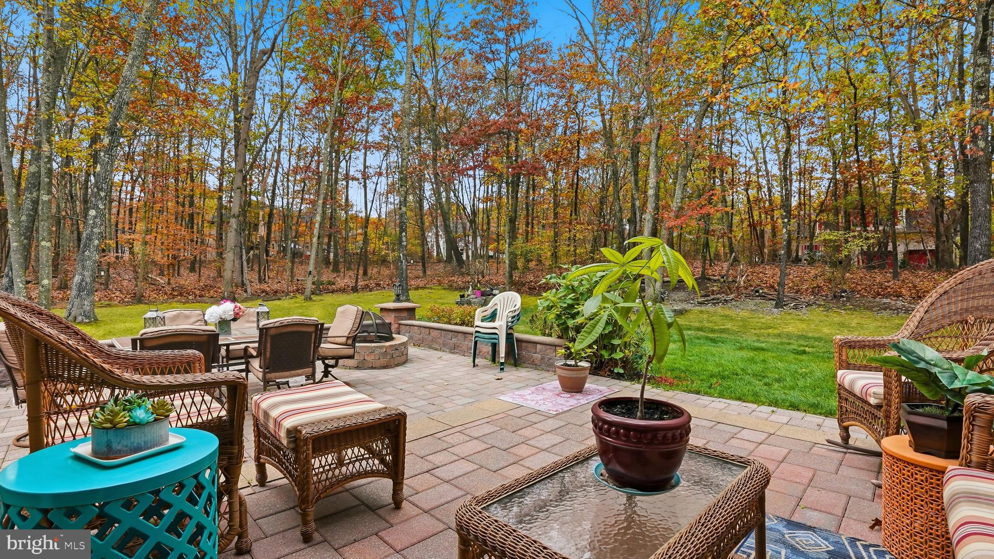 TWIN LAKE ESTATES - Residential