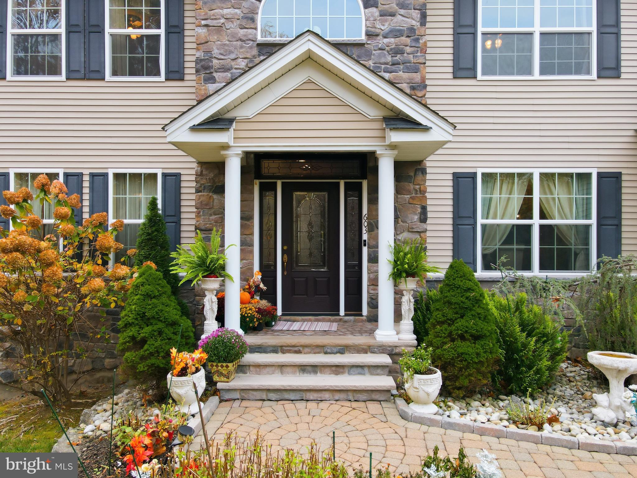 TWIN LAKE ESTATES - Residential