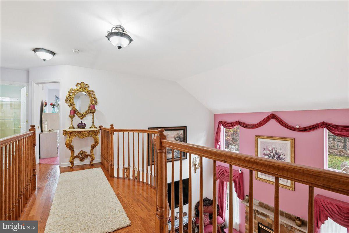 TWIN LAKE ESTATES - Residential