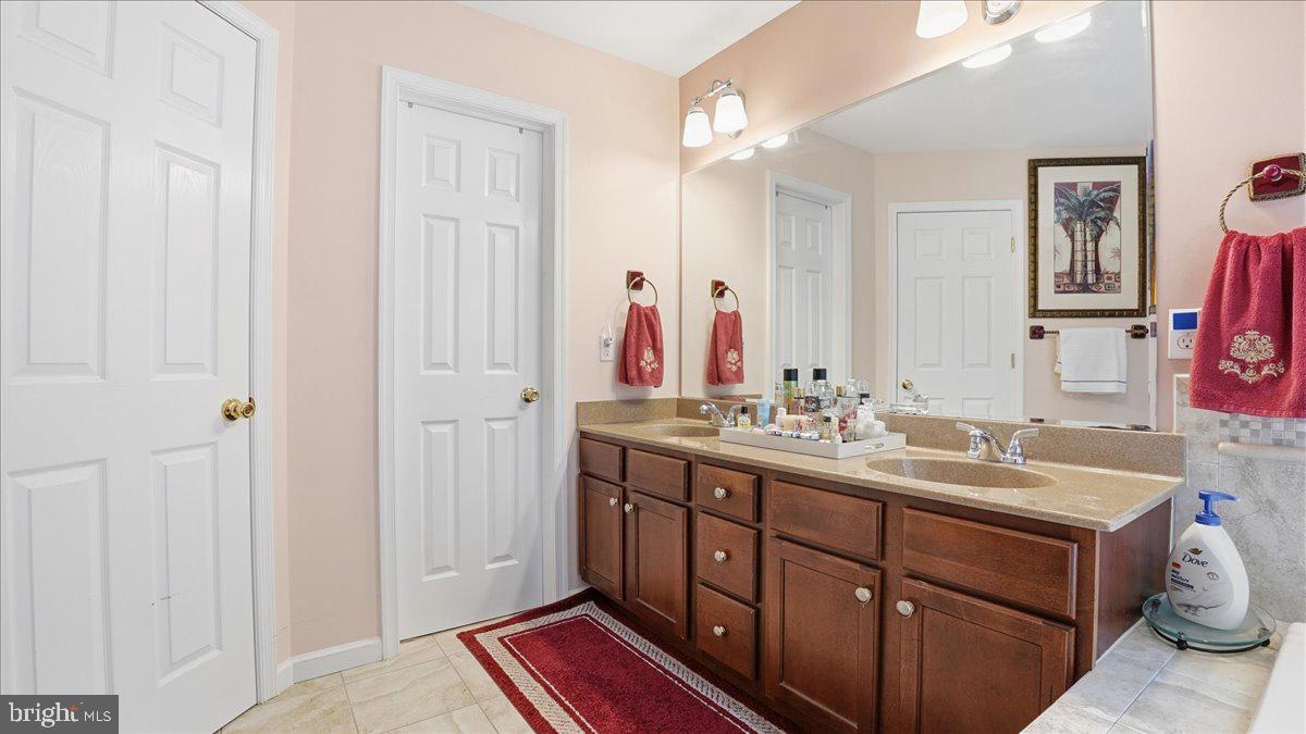 TWIN LAKE ESTATES - Residential