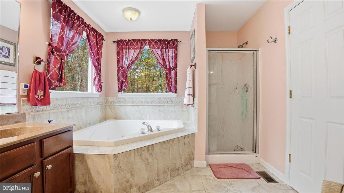 TWIN LAKE ESTATES - Residential