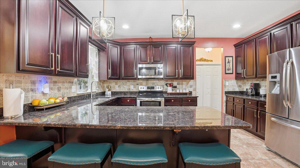 TWIN LAKE ESTATES - Residential