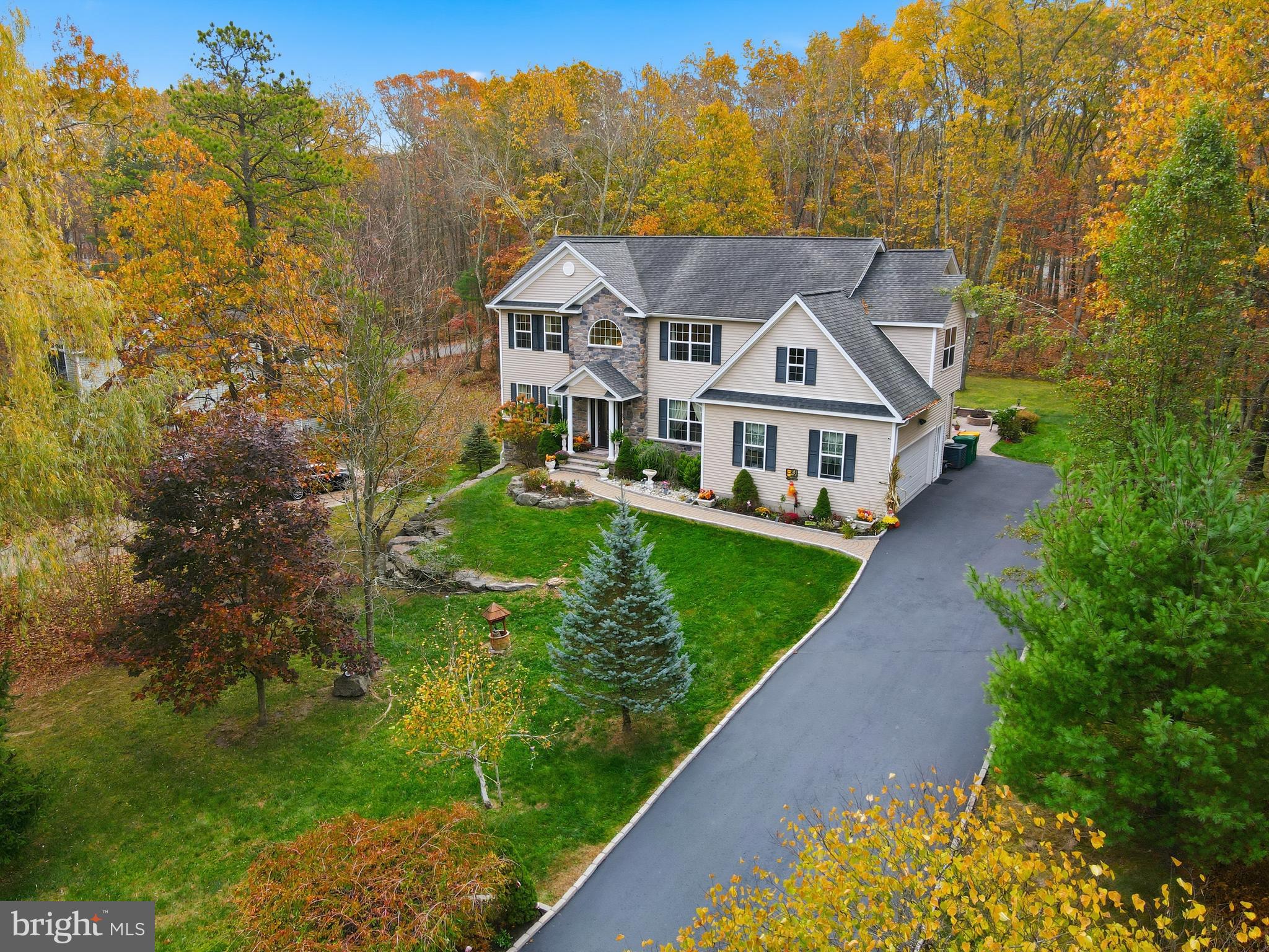 TWIN LAKE ESTATES - Residential