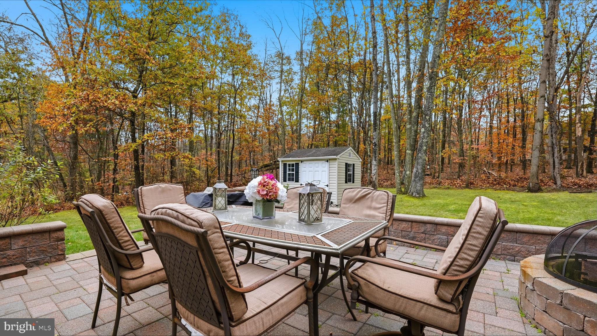 TWIN LAKE ESTATES - Residential