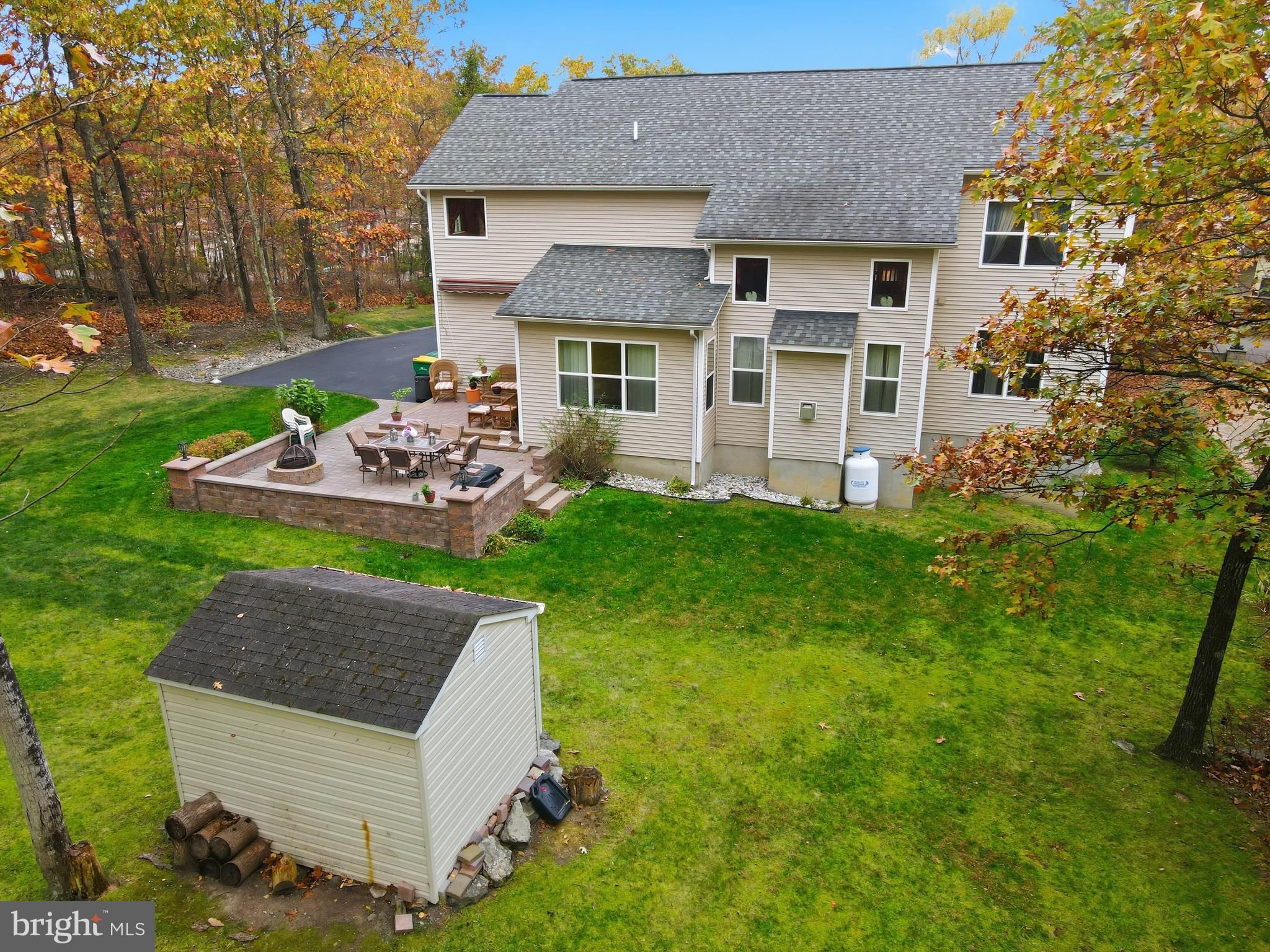 TWIN LAKE ESTATES - Residential