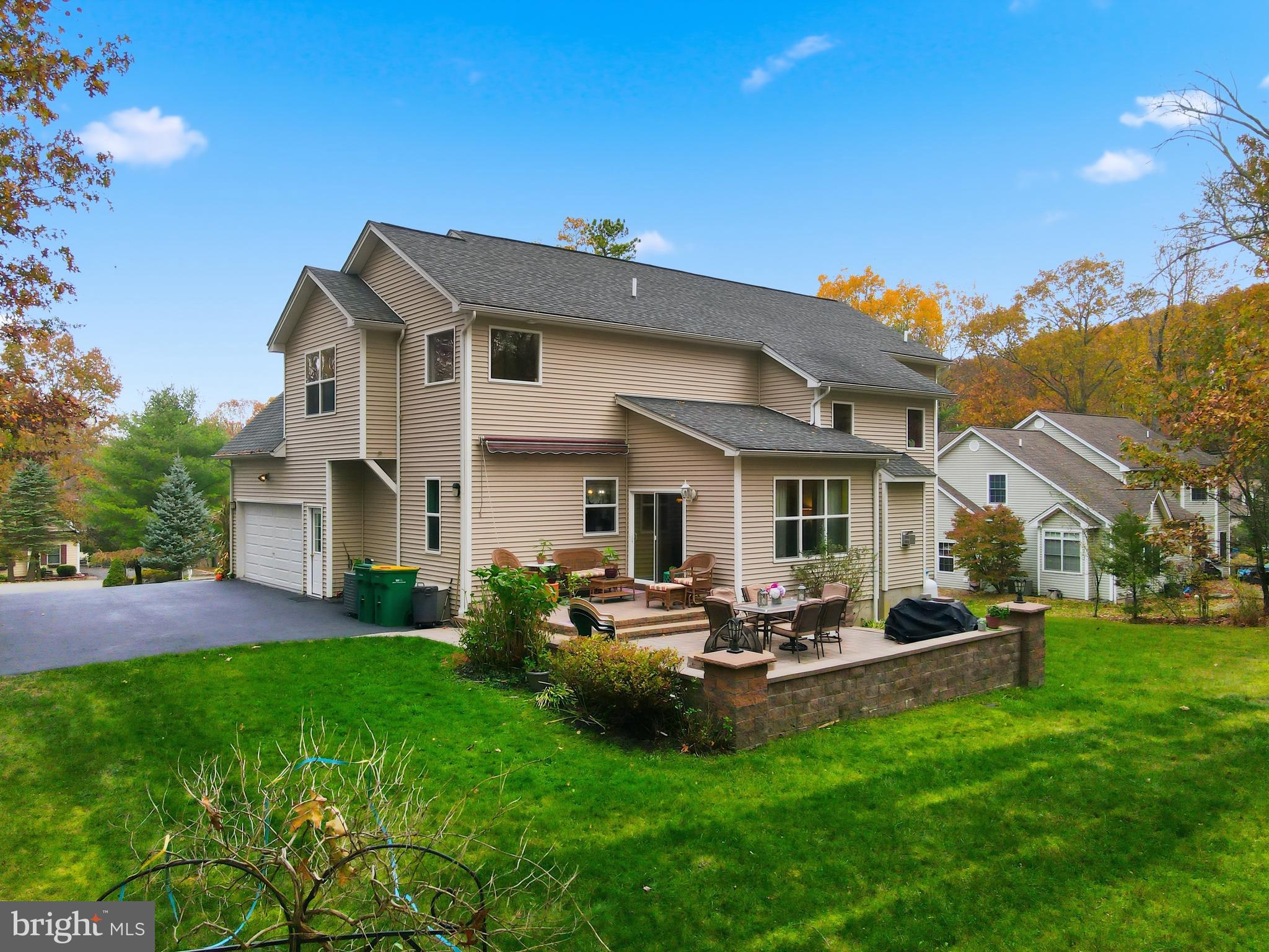 TWIN LAKE ESTATES - Residential