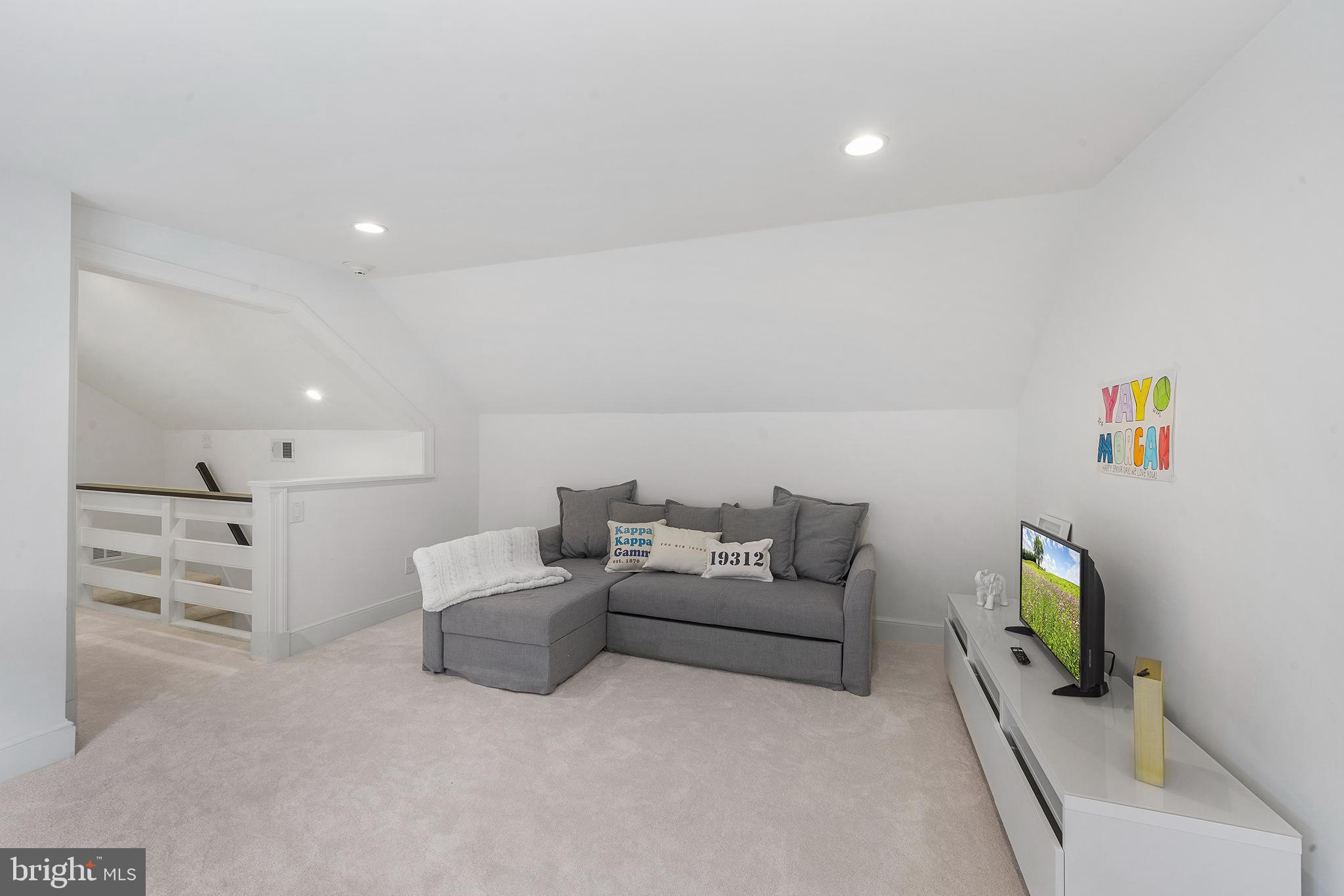 RADNOR HUNT - Residential