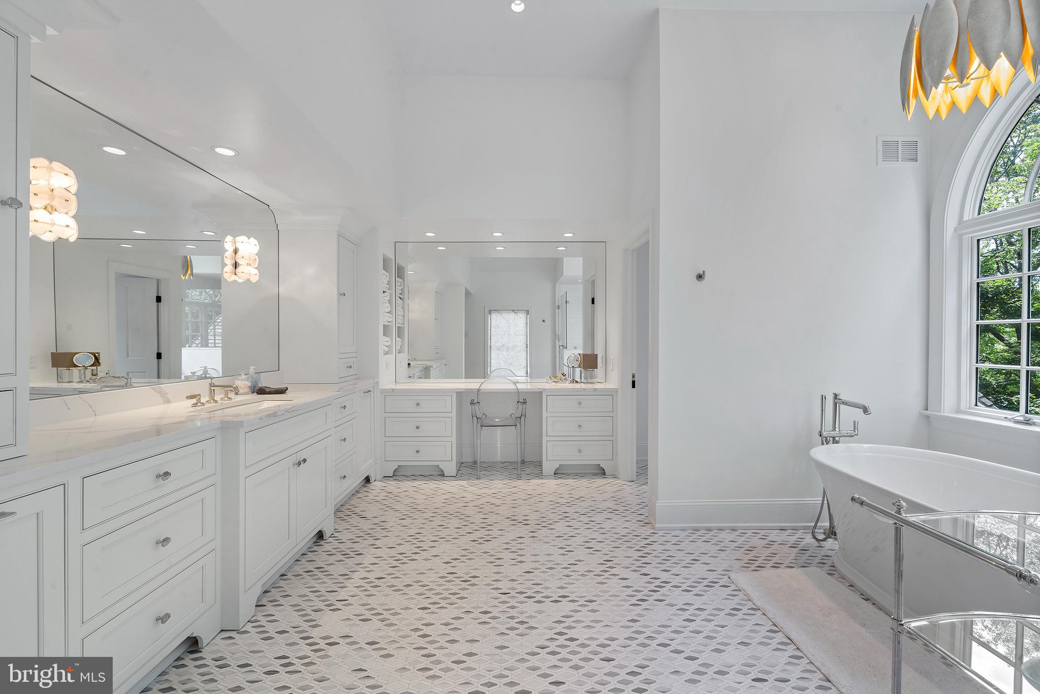 RADNOR HUNT - Residential