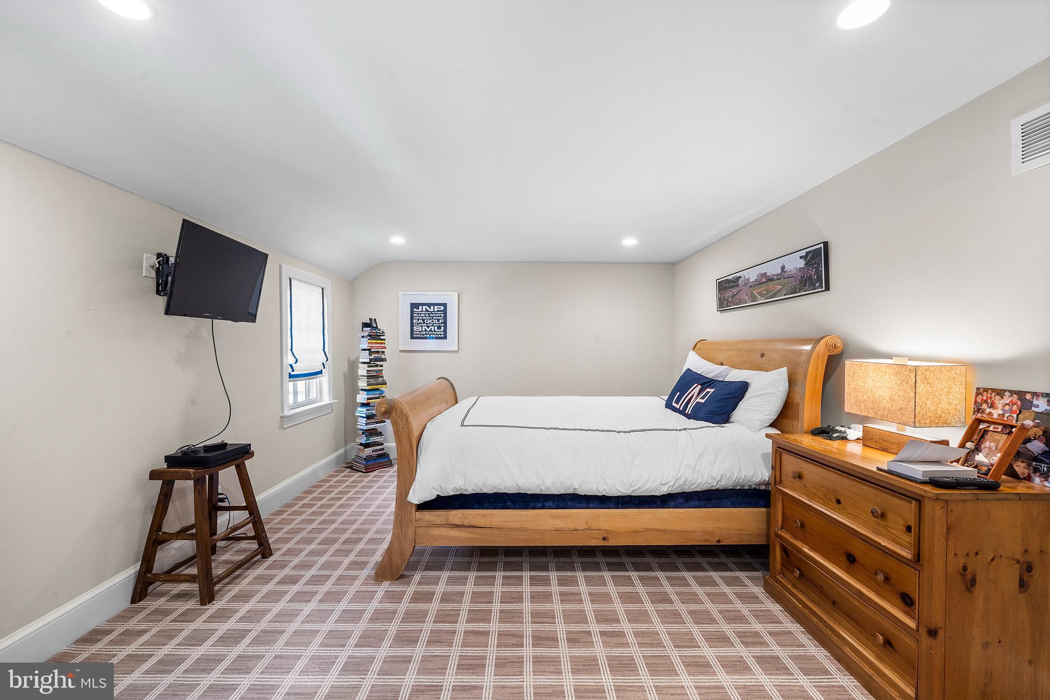 RADNOR HUNT - Residential