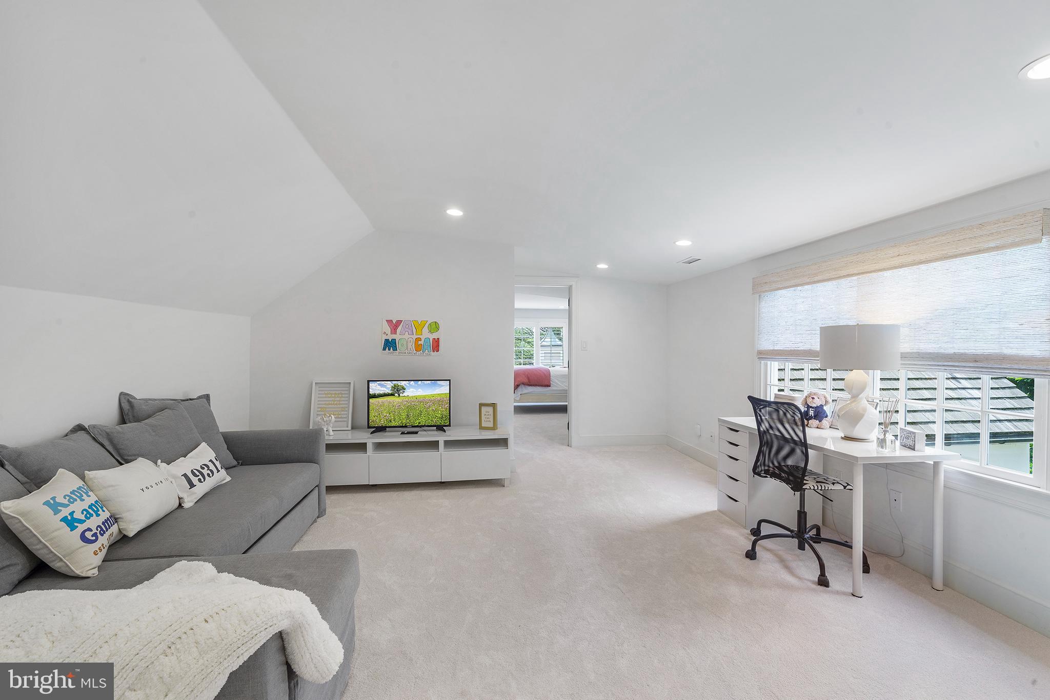 RADNOR HUNT - Residential