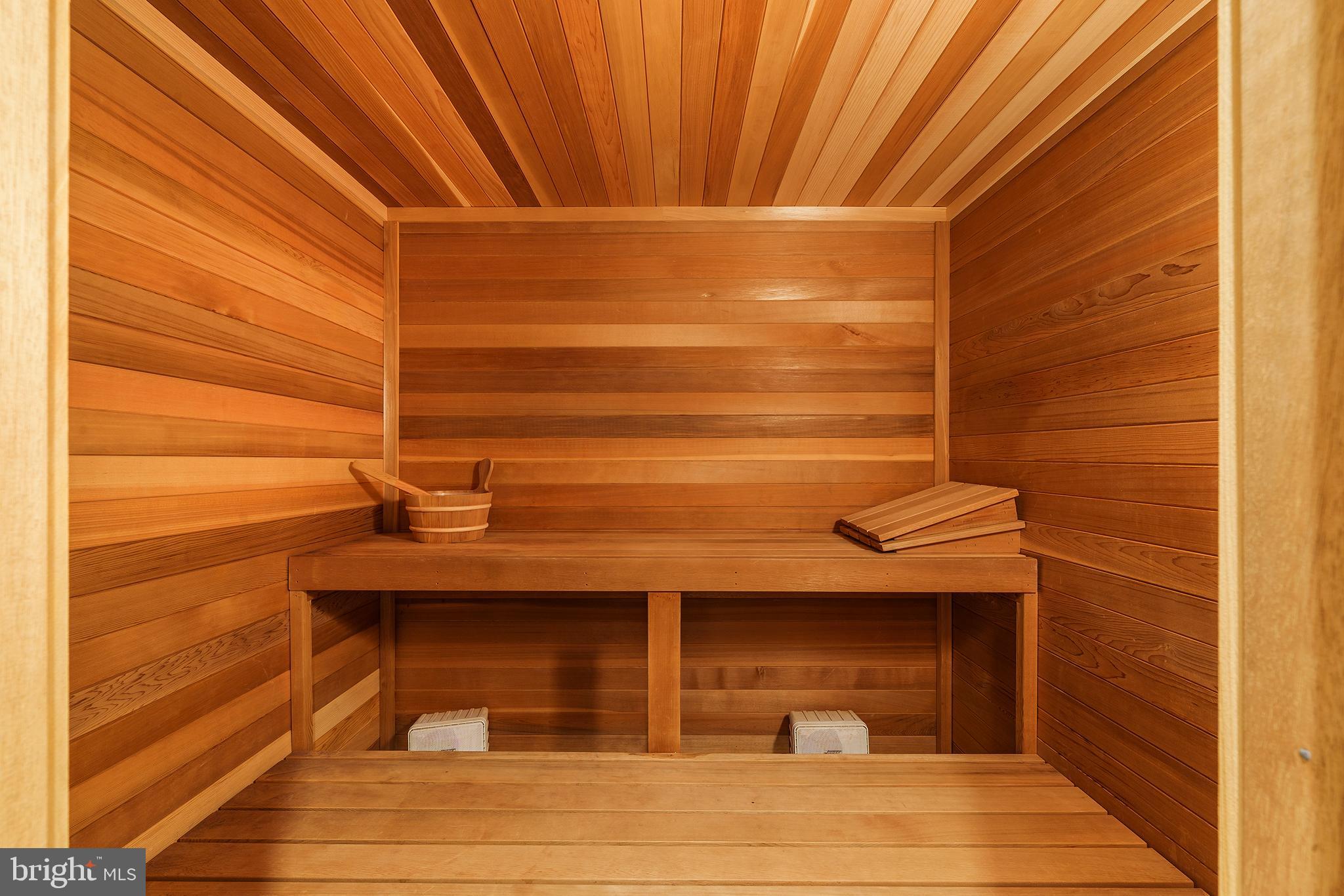 RADNOR HUNT - Residential