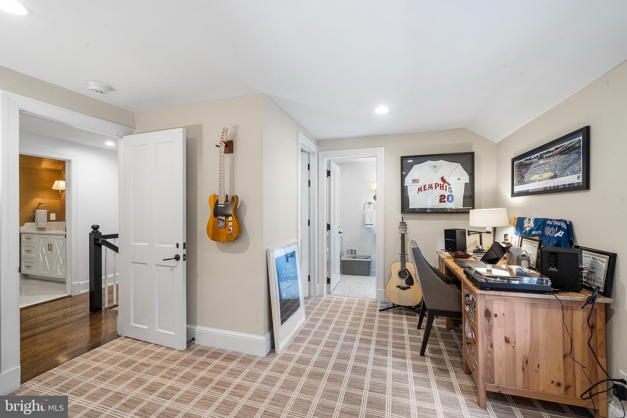 RADNOR HUNT - Residential