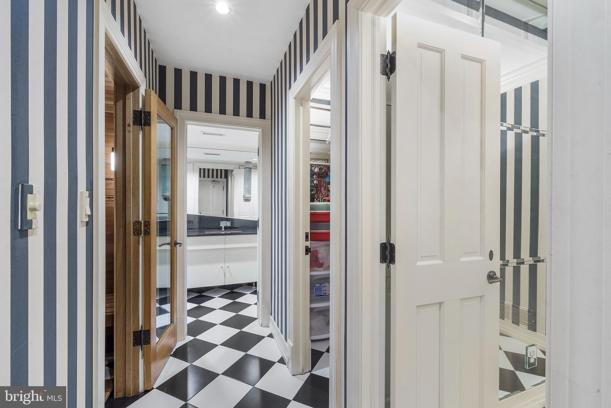 RADNOR HUNT - Residential