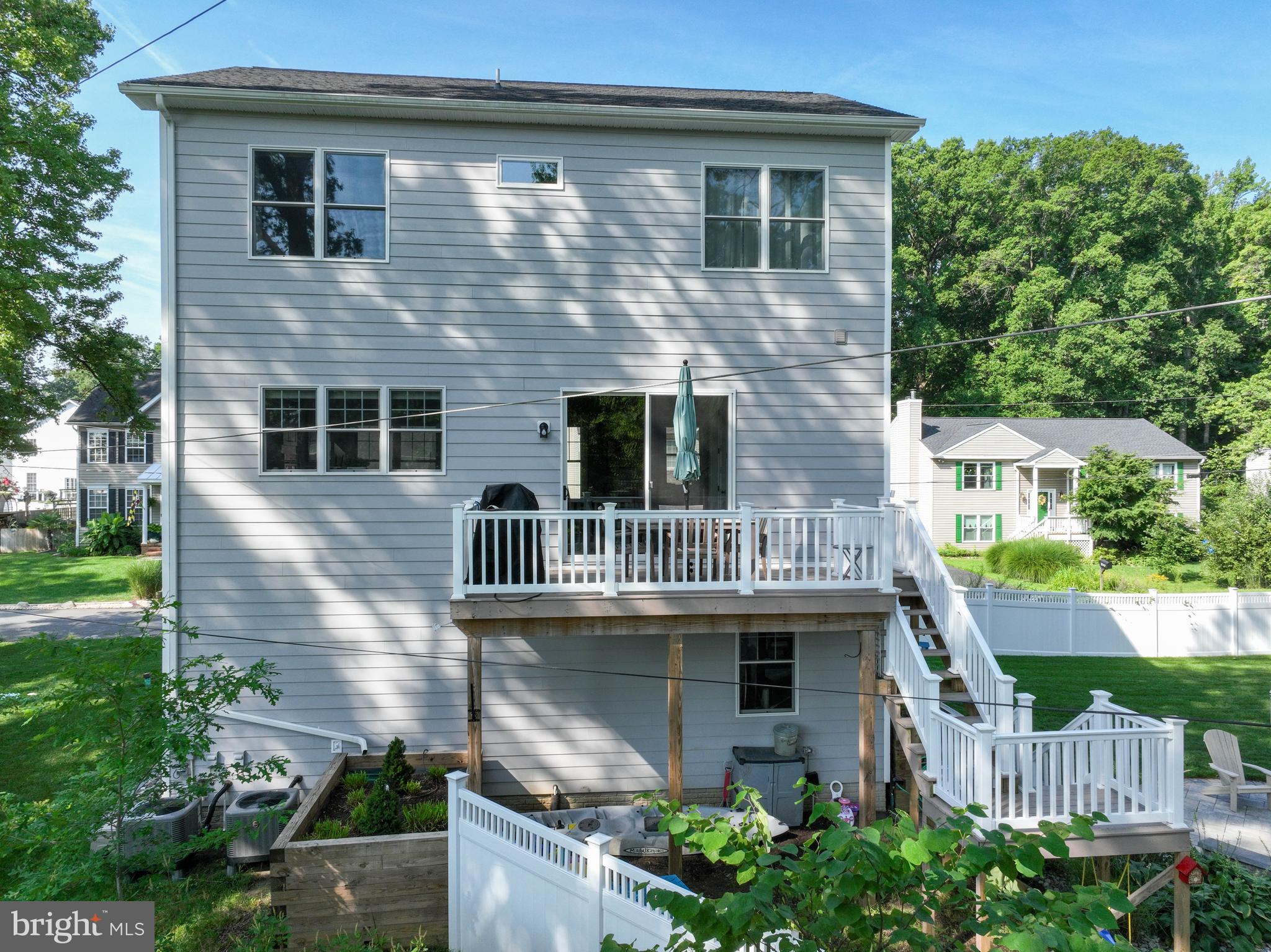 SELBY ON THE BAY - Residential