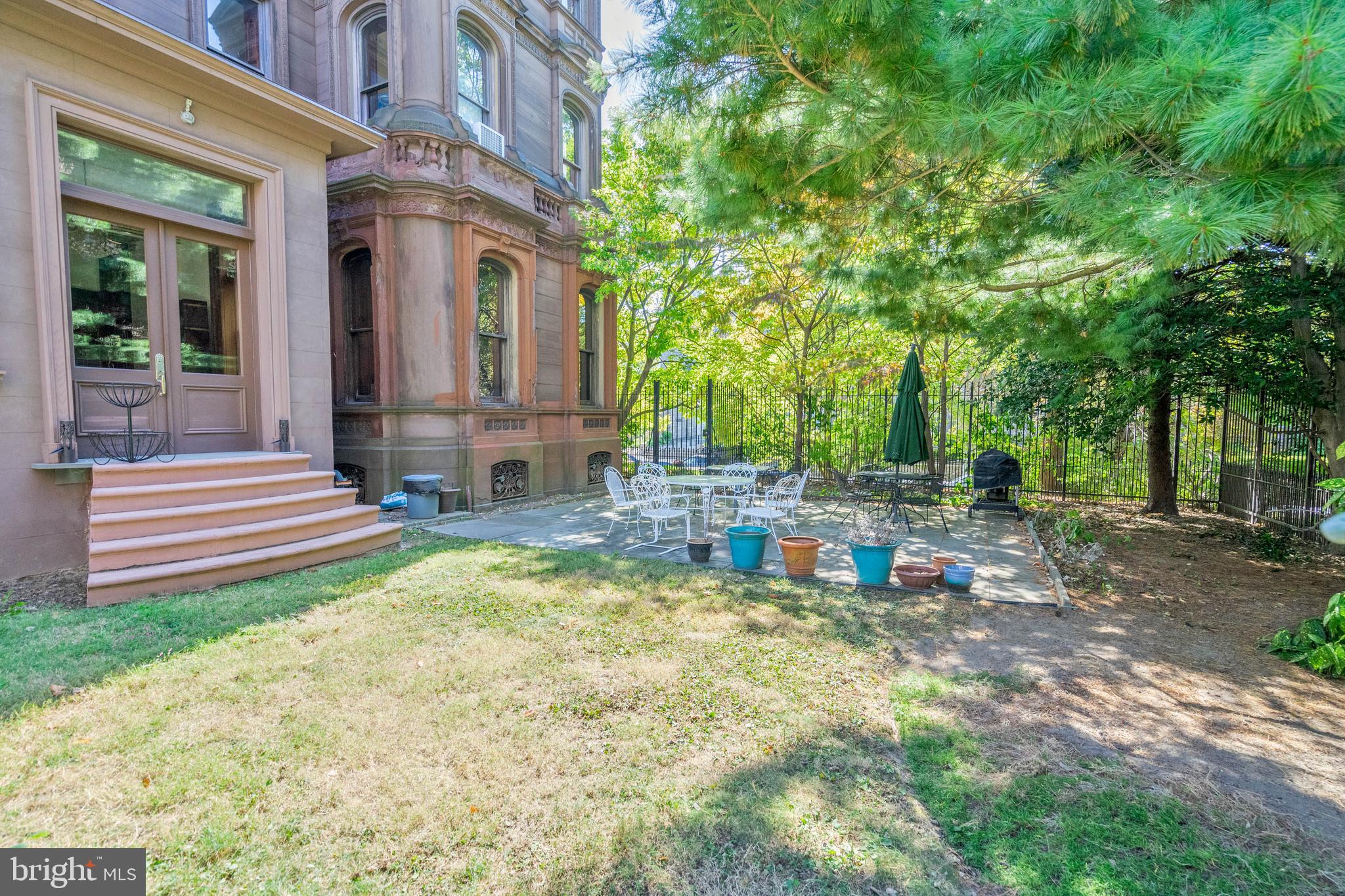 ART MUSEUM AREA - Residential