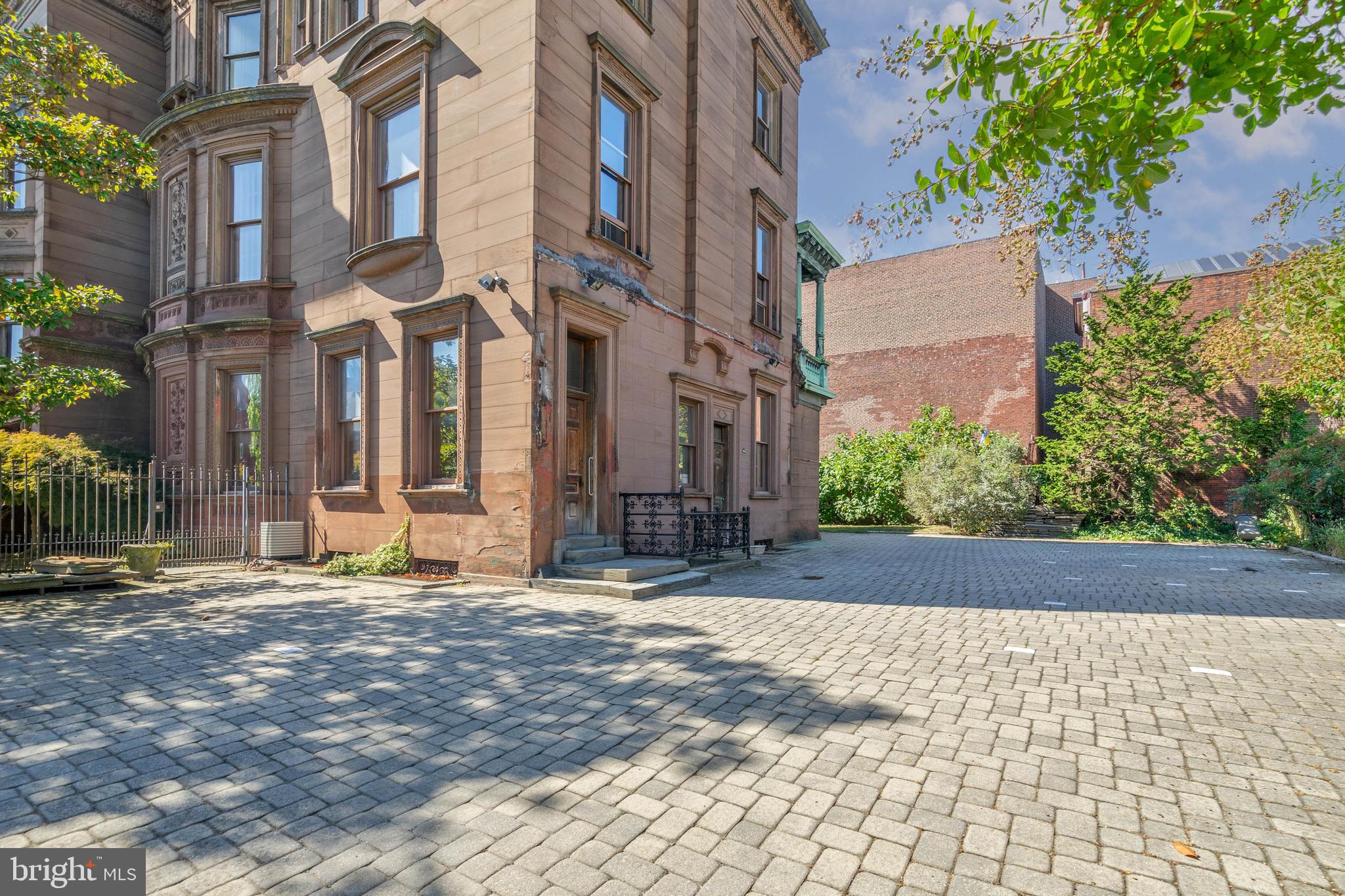 ART MUSEUM AREA - Residential