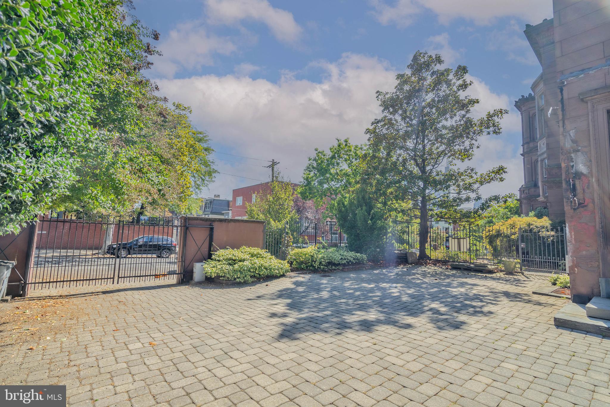 ART MUSEUM AREA - Residential