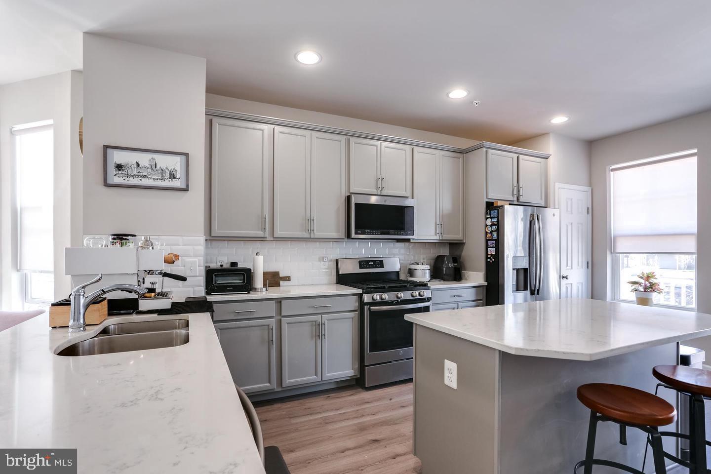 16233 COOLIDGE AVENUE