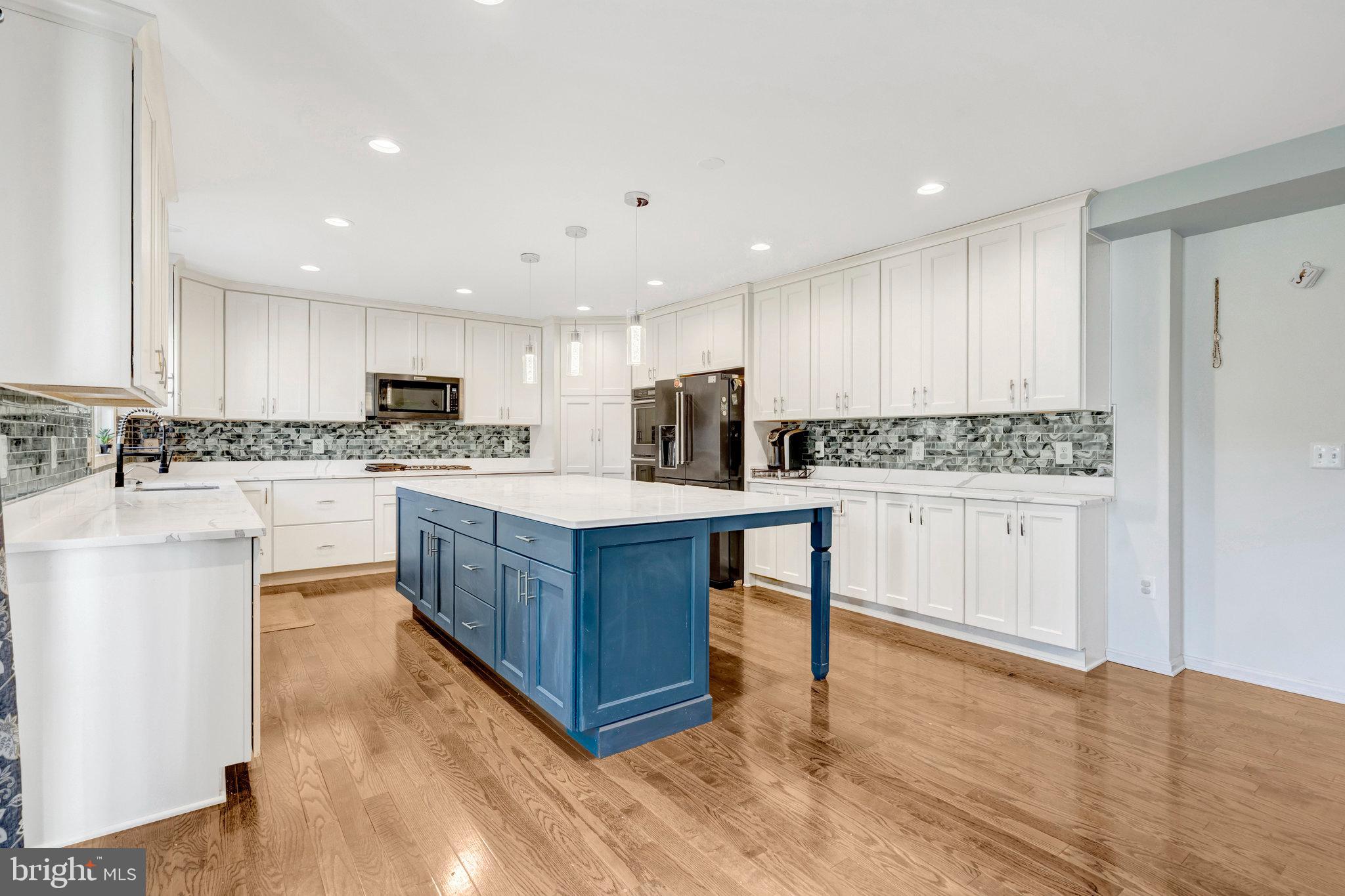 6935 LITTLE JOHN COURT