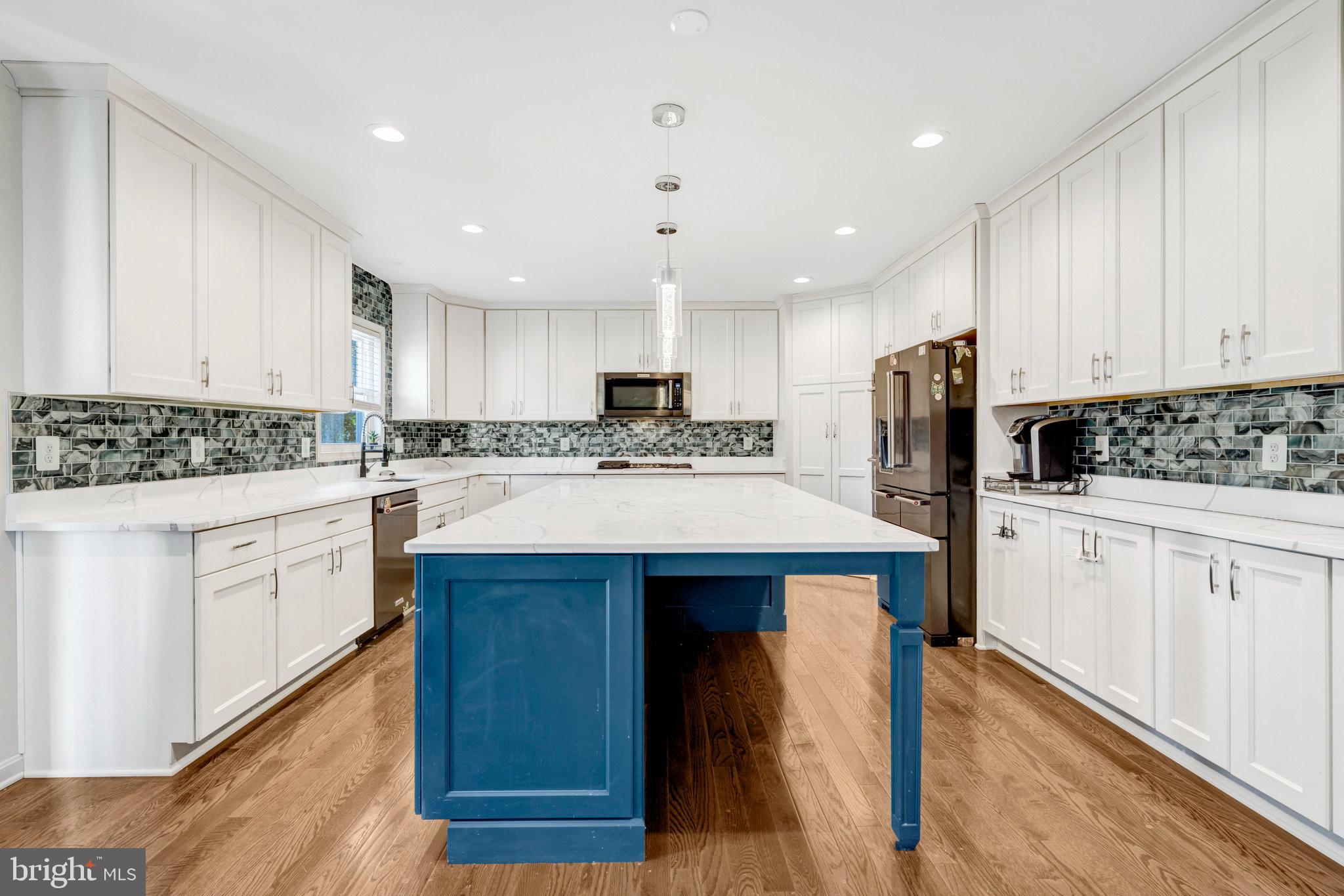 6935 LITTLE JOHN COURT