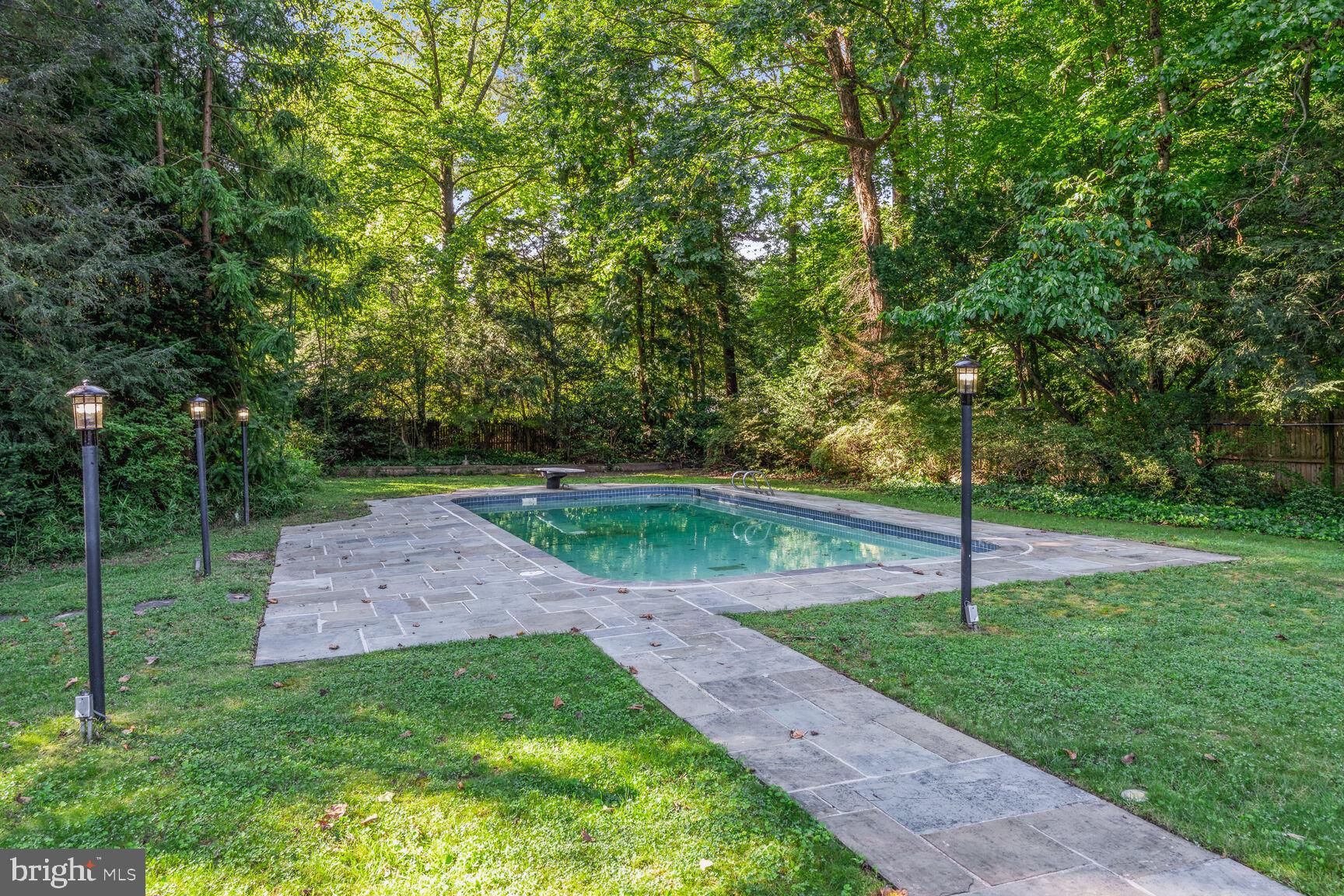 TULIP HILL - Residential