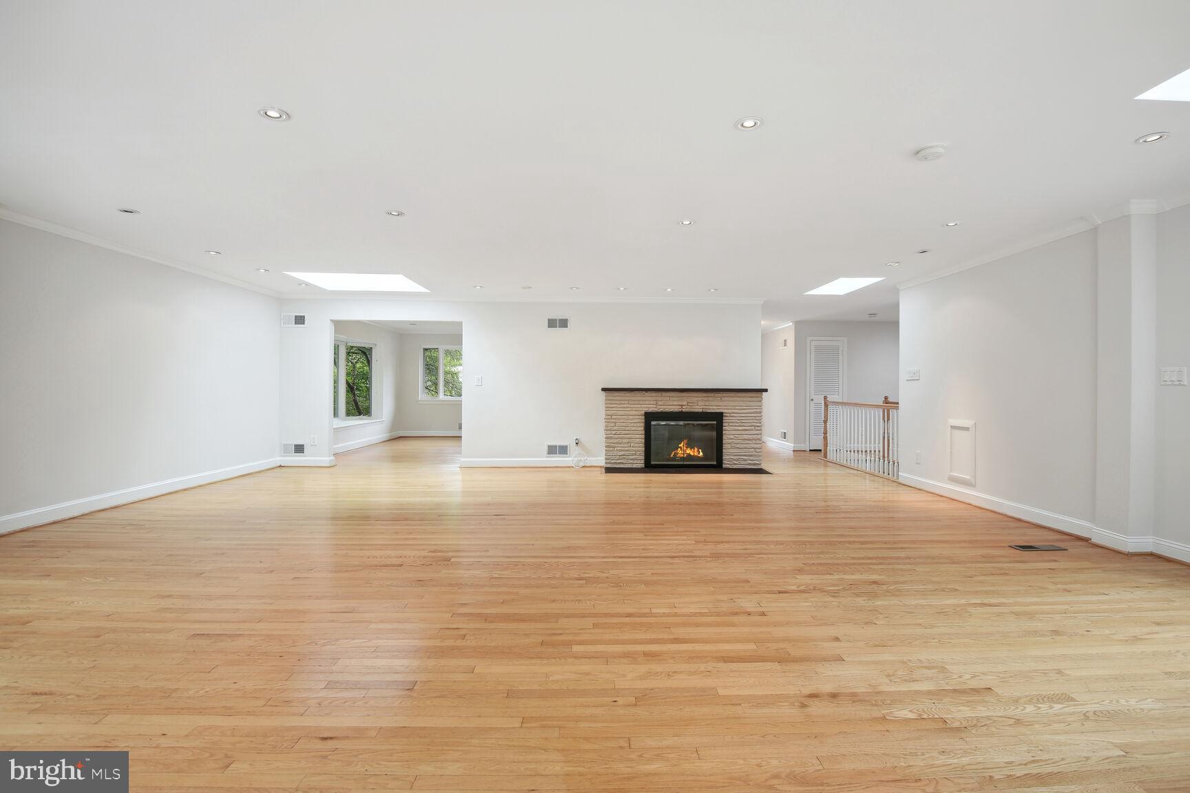 TULIP HILL - Residential