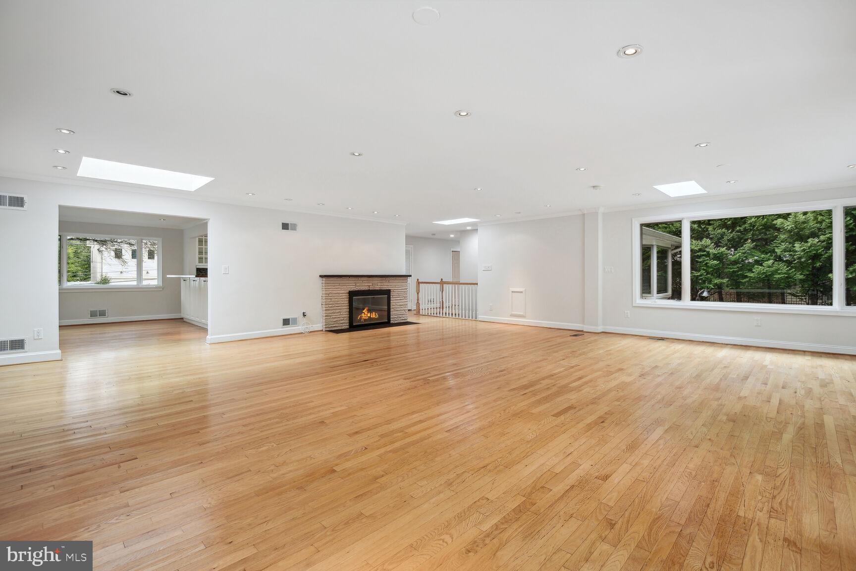 TULIP HILL - Residential