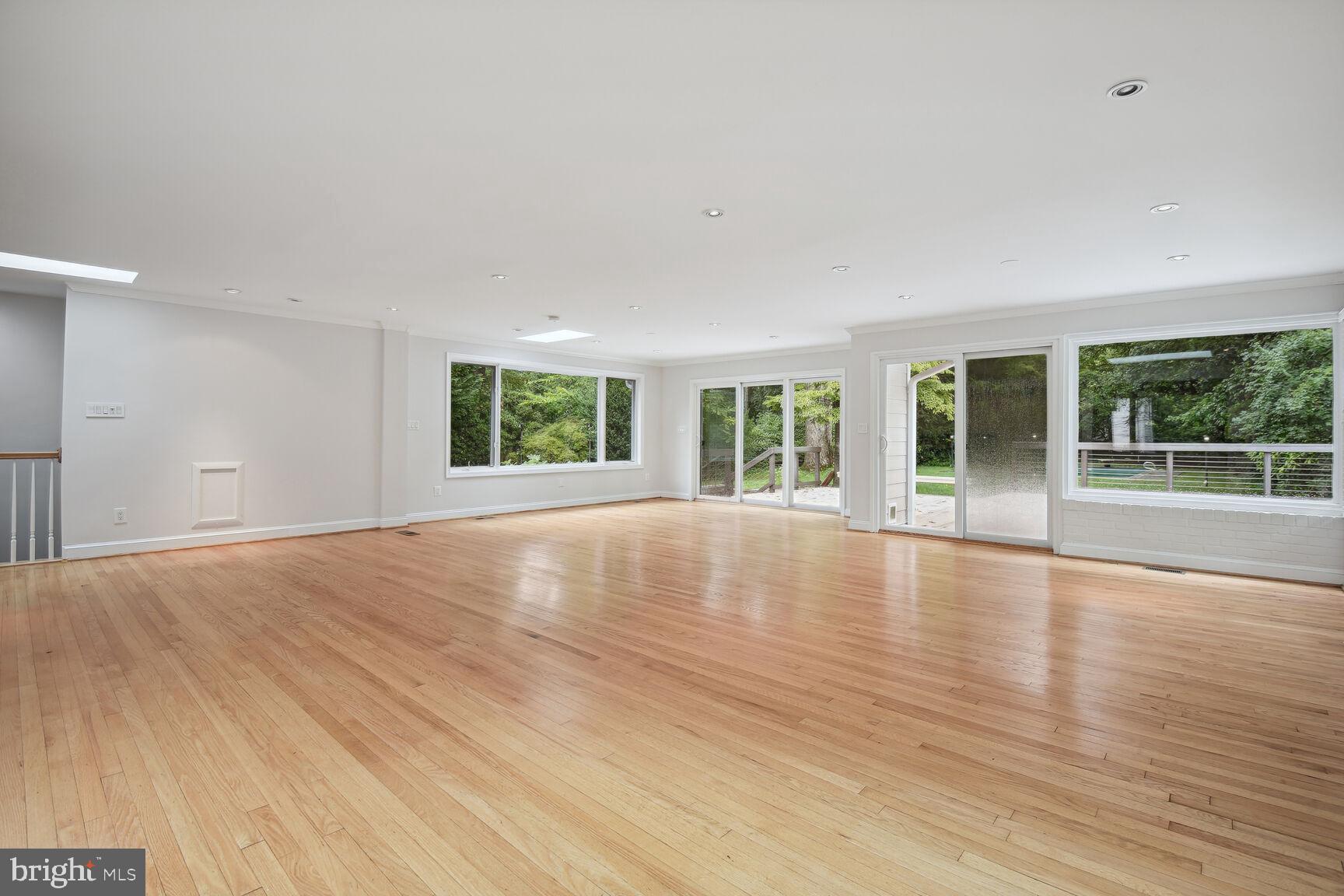 TULIP HILL - Residential