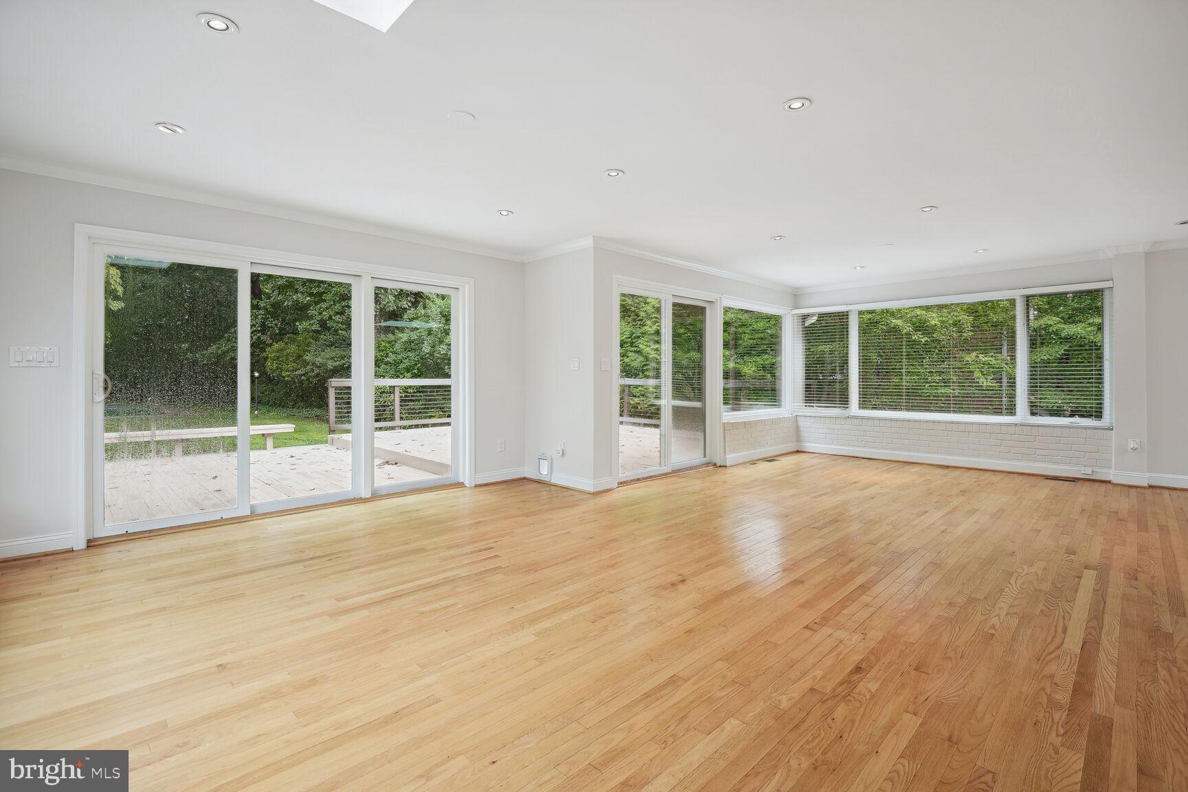 TULIP HILL - Residential