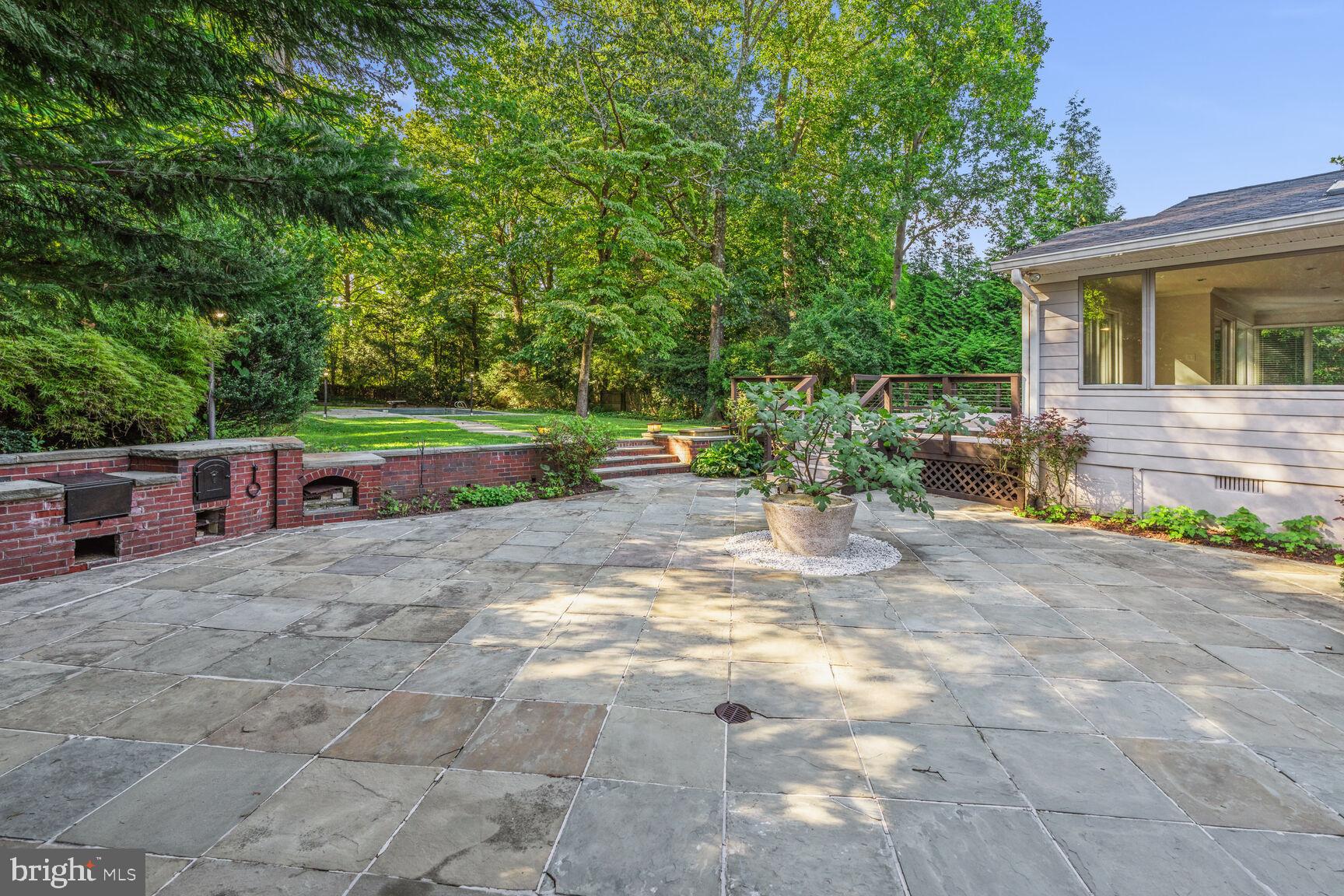 TULIP HILL - Residential