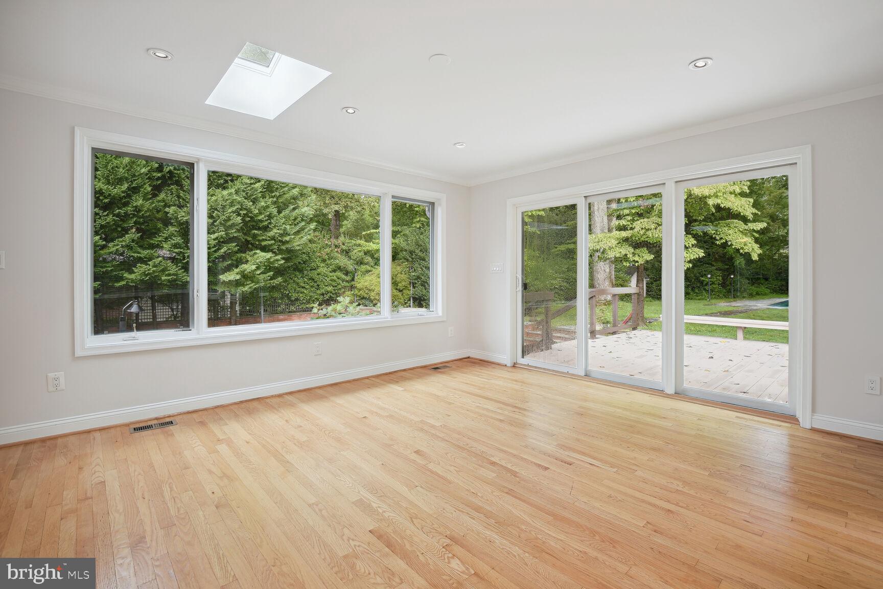 TULIP HILL - Residential