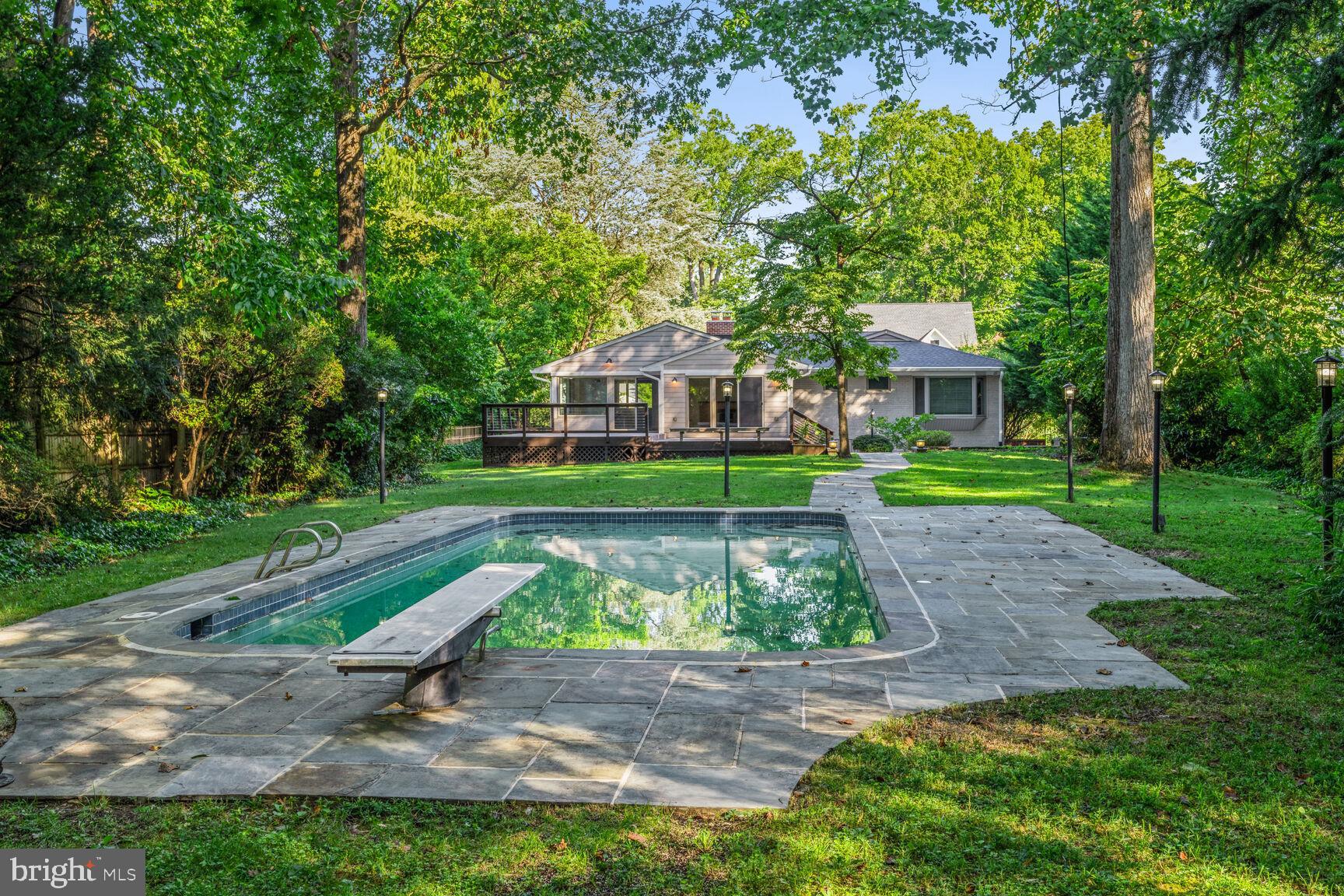 TULIP HILL - Residential