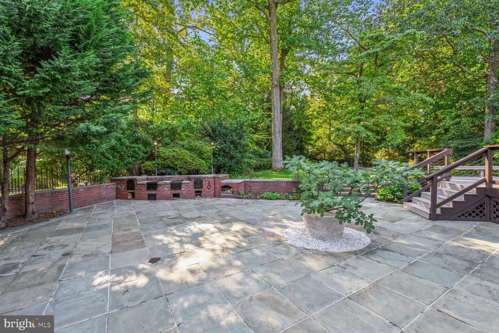 TULIP HILL - Residential